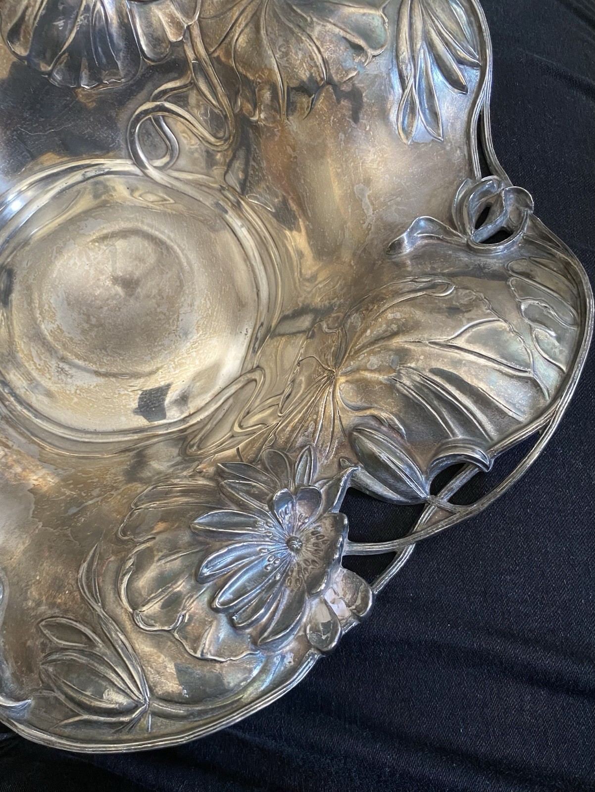 RARE Art Nouveau Serving Bowl. Quadruple Silver Plate. Pairpoint Co. Circa 1904