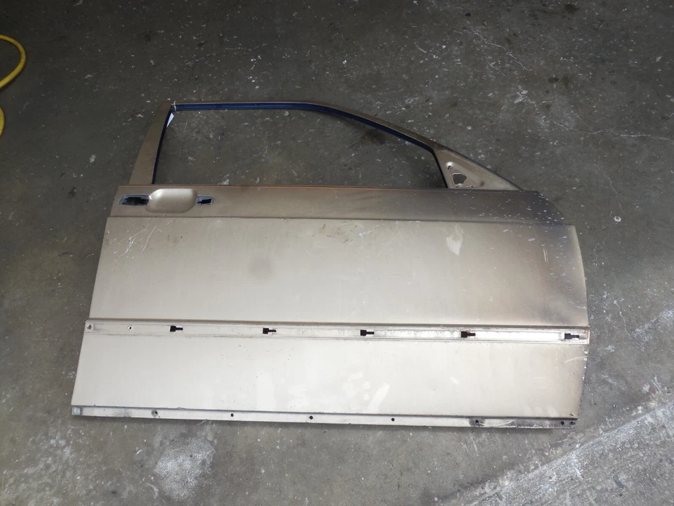 Panel de carcasa de puerta delantera derecha dorado 84-93 Mercedes Benz W201 190E 190D Foto 4 de 4