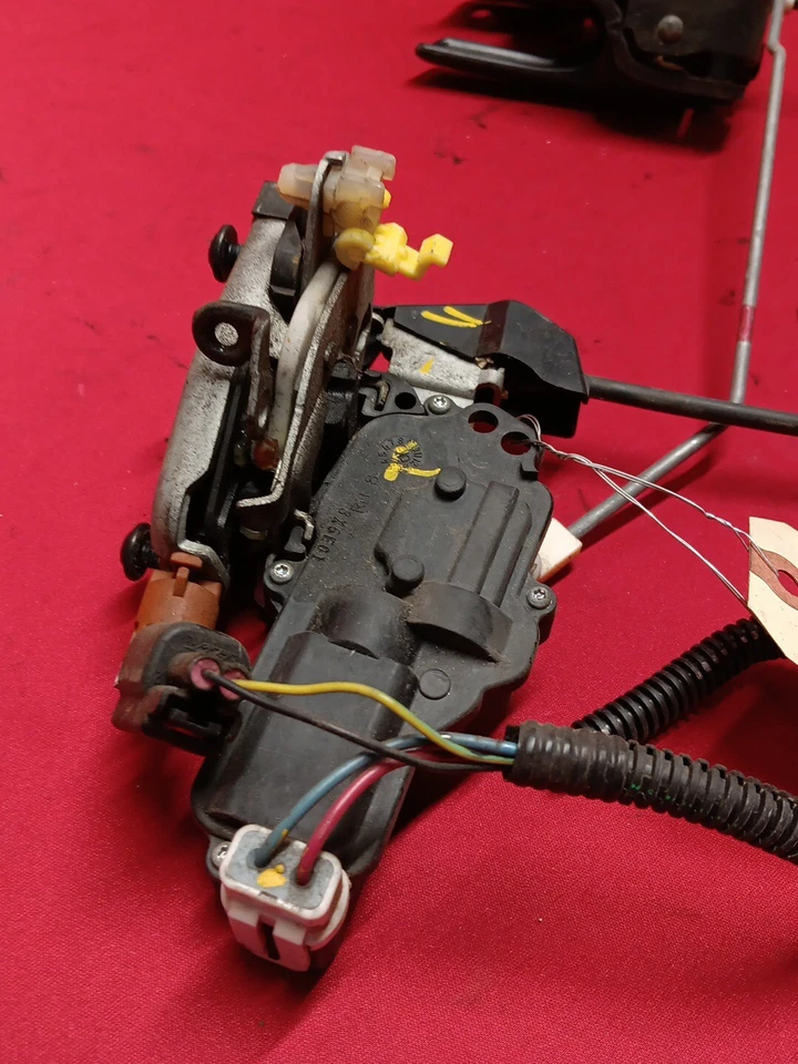 Pestillo de puerta delantera para pasajero derecho Freestar & Monterey 2004-2007 6F2Z-1621812-AA Foto 3 de 4