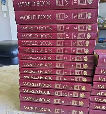 World Book Encyclopedia Volume 1-22 COMPLETE SET Year Book Set Of 4 Good Conditi