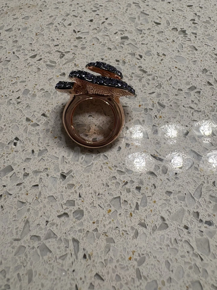 Anel Park Lane camélia tom ouro rosa tamanho 8 Euc aro roxo flor pavê cristais - Imagem 3 de 4