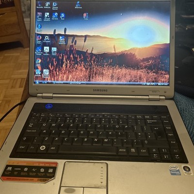 Samsung NP-R510-FAA9UK Laptop, T3200 Dual 2Ghz Core CPU (benötigt neuen Akku..)