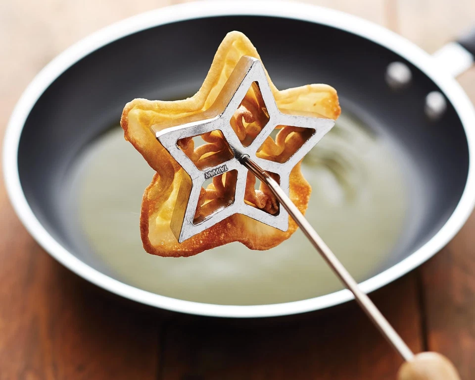 Home Made Ferri per Rosette Svedesi, Metallo, Set Di 4 Stampi per Biscotti Tipic - Immagine 3 di 4
