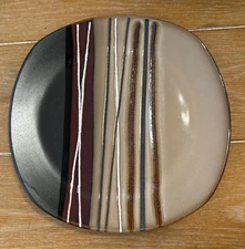 HOME TRENDS / BETTER HOMES BAZAAR BROWN BURGUNDY DINNER PLATES 10 5/8"