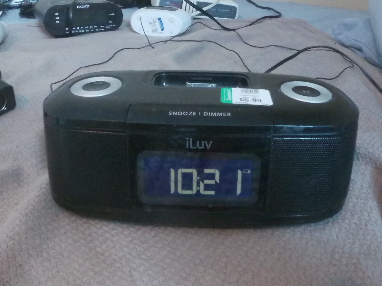 ILUV Shake And Wake Dual Alarm IPod IMM153BLK Clock Radio Dock