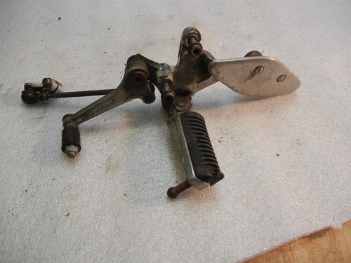 YAMAHA YZF1000CC THUNDERACE 1996 - 2004 ESTRIBA TRASERA IZQUIERDA COMPLETA - Imagen 3 de 7