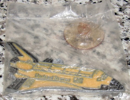 Vintage SPACE SHUTTLE Stati Uniti USA bandiera metallo finestra ornamento con ventosa - Foto 2 di 11