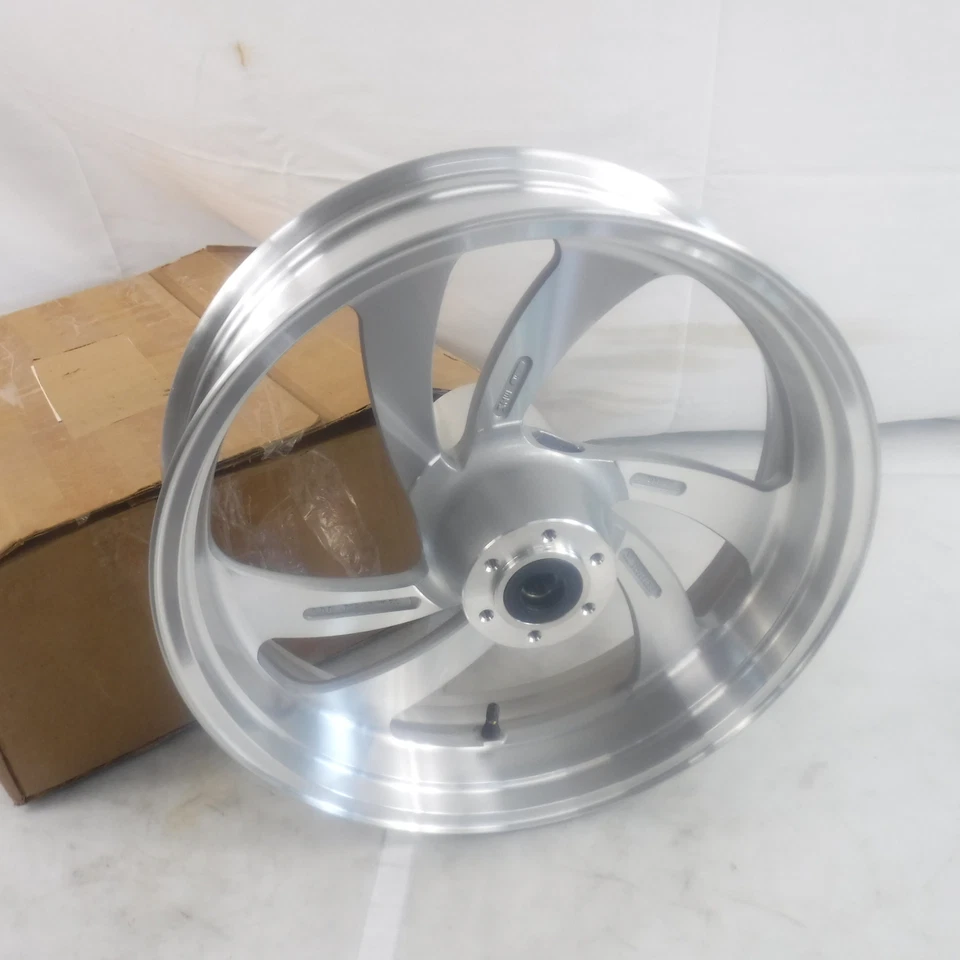 Llanta trasera fundida Polaris Victory 18x5 Kingpin Vegas 2006-2008 1521116-409 OEM Foto 3 de 3