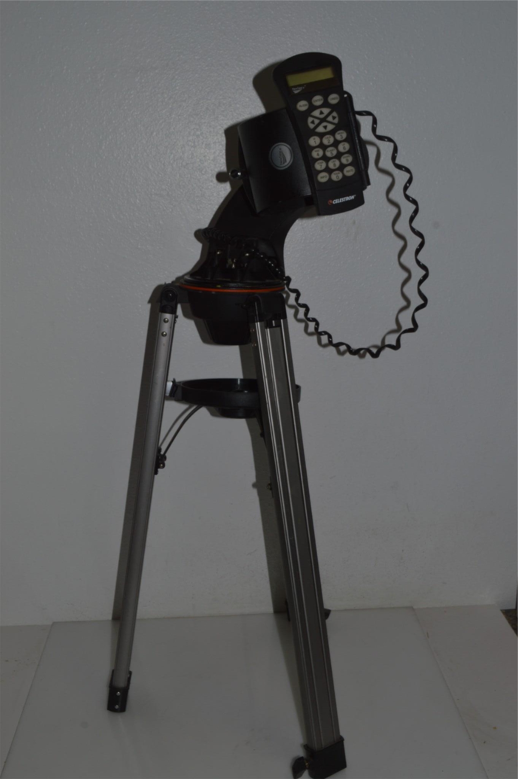*JM* CELESTRON NEXSTAR TRIPOD & CONTROLLER (THY123)