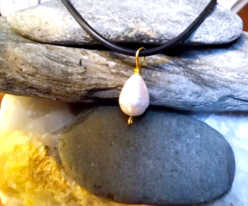 Collar artesanal de perlas de agua dulce. Relleno de oro de 14 k. Acorde extraíble. Hecho en EE. UU. - Imagen 1 de 5