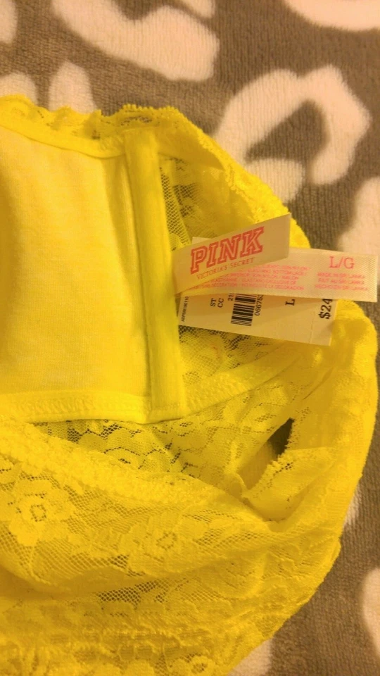 Sujetador bandeau amarillo brillante lentejuelas rosa Victoria's Secret y tanga panty grande Foto 3 de 3