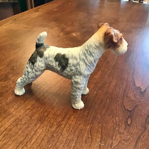 Vintage Porcelain Fox Terrier Figurine Dog Excellent Condition - Picture 2 of 7