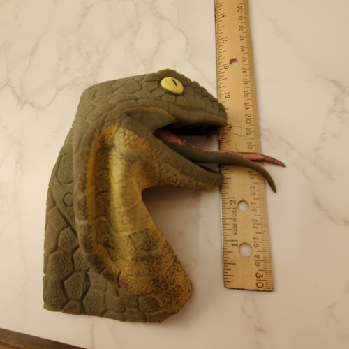 Schylling Serpiente Marioneta de Mano Goma Cobra Realista Año de la Serpiente 6" Verde - Imagen 8 de 9