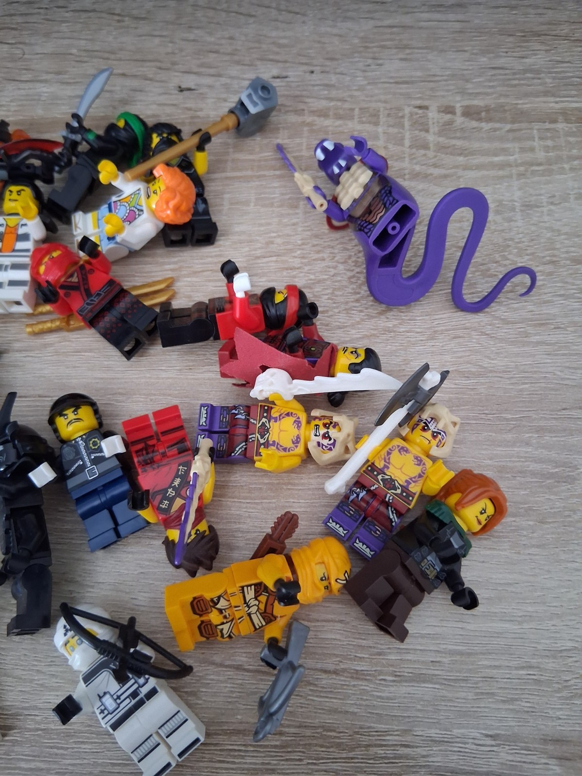 Lot RARE LEGO NINJAGO a – Figurines + accessoires + véhicule 3