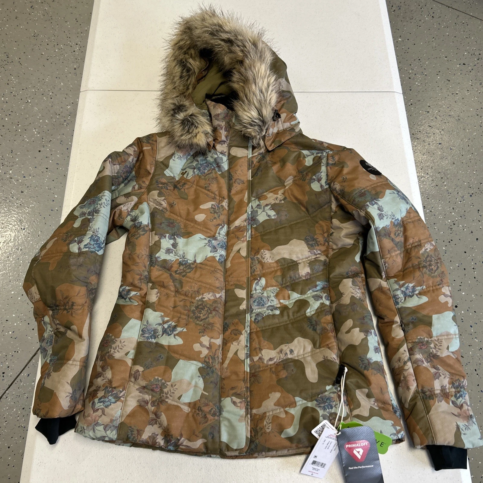 Obermeyer Womens Tuscany II Jacket Vintage Camo Size 10 Ski Snow Winter Hooded
