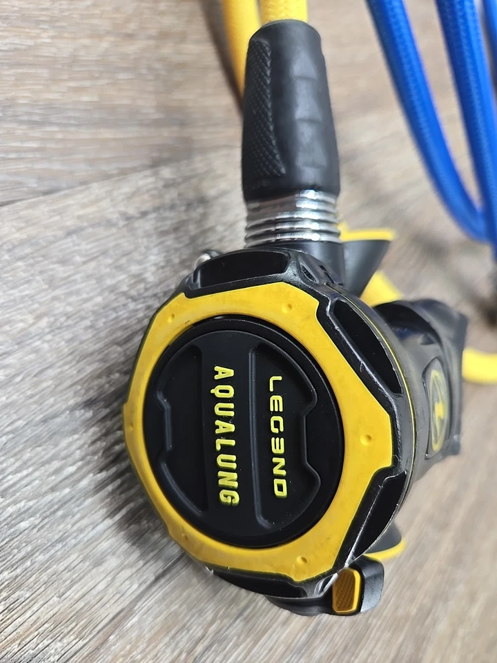 Aqualung Legend 3 Octopus Regulator Gear DIN 300 Bars with 2 Hoses - Image 2 of 4