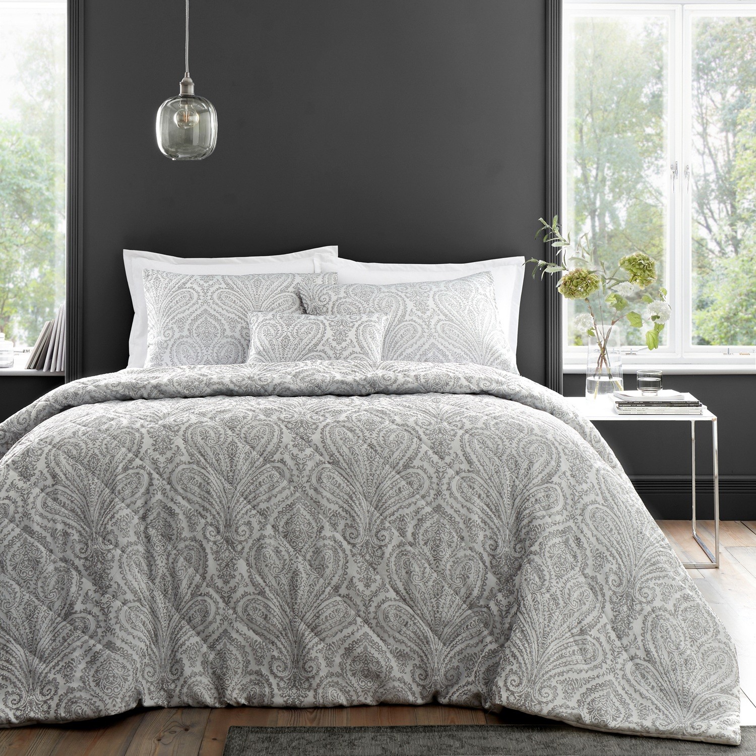 Jacquard Quilted Bedspread Paisley Bed Throw Throwover 200 x 230cm Silver Grey
