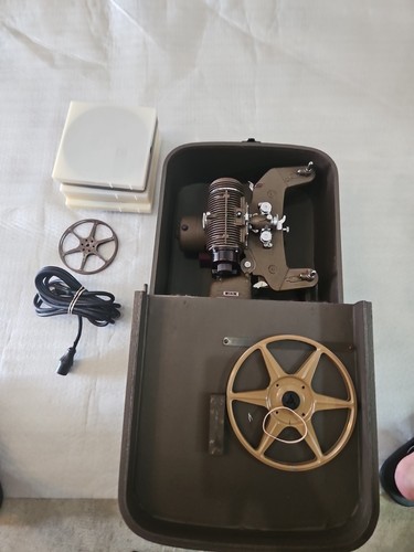 Vintage 1930's Bell and Howell 8MM Filmo Master 400 Design 122 Model G Projector