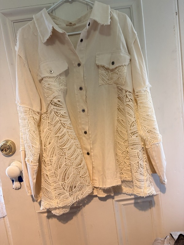 POL Long Sleeve Ivory Lovely Gauze Floral Denim Jacket  Large