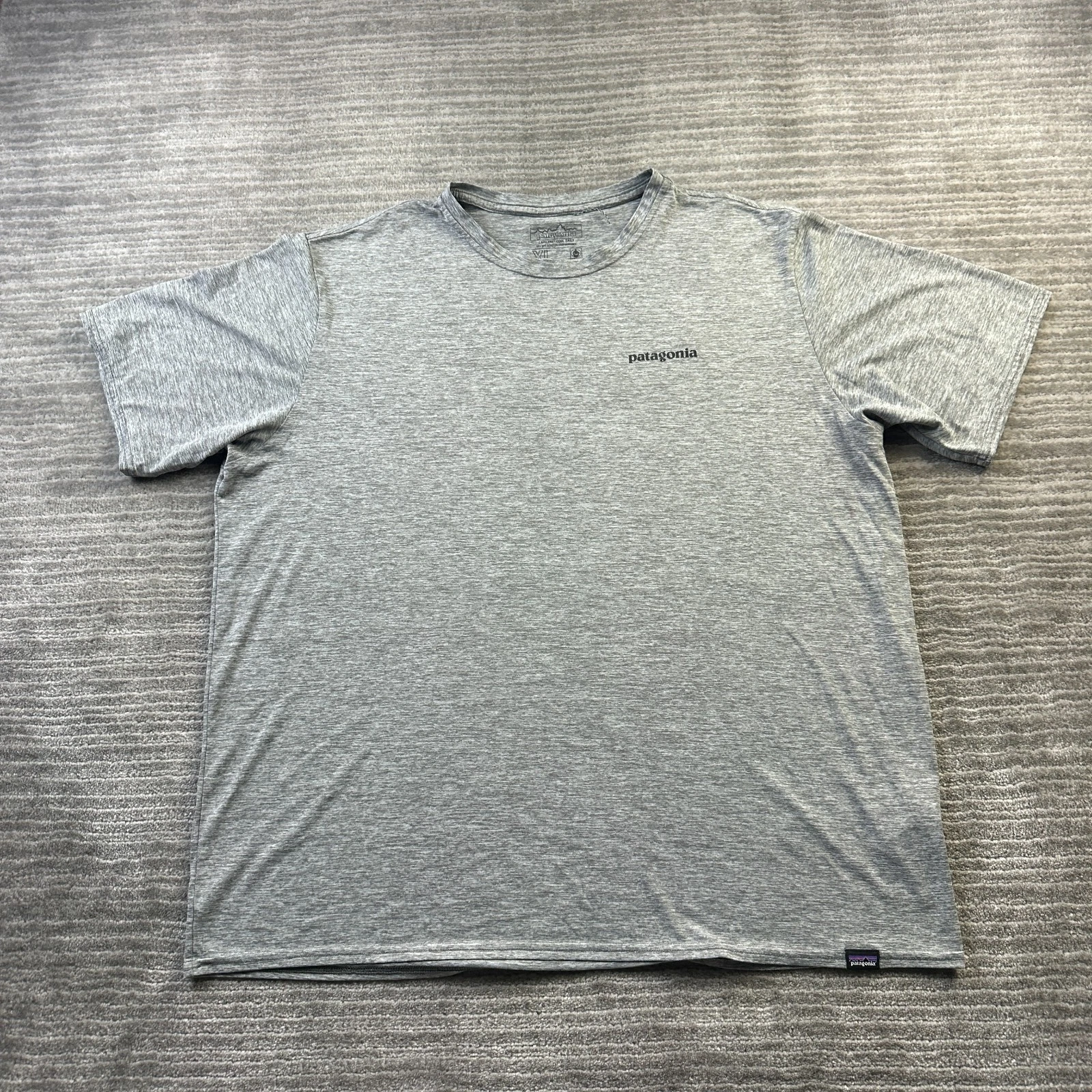 Patagonia Shirt Mens Extra Large Gray Performance Capilene Cool Daily Graphic