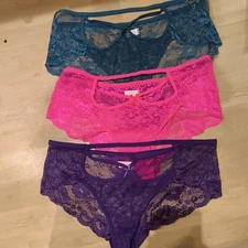 Ladies Three Pack  Hollow out Lacey Briefs/panties Size 16-18