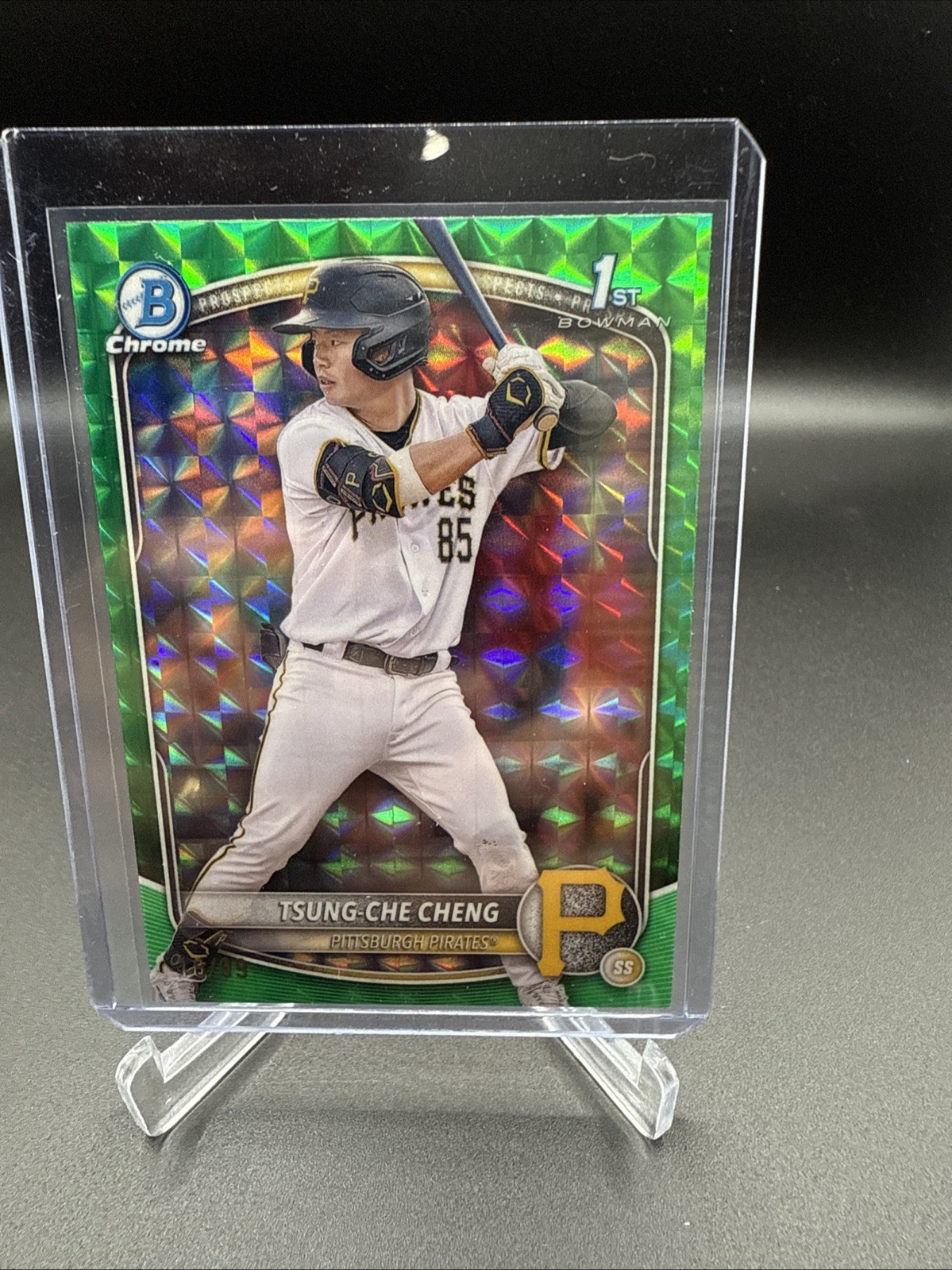 TSUNG-CHE CHENG 2025 BOWMAN CHROME 1ST GREEN GEOMETRIC PIRATES /99