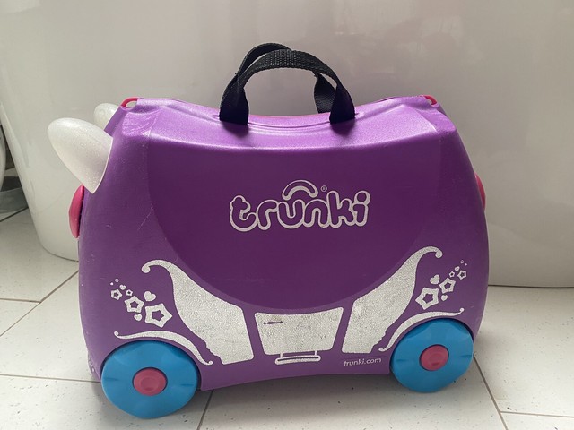 Trunki - Fab Princess Preloved Unused LongStrap & Princess Tiara (can collect) Trunki - Fab Princess Preloved Unused LongStrap & Princess Tiara (can collect)