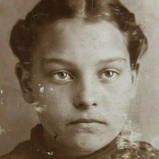 Victorian Antique Cabinet Card Real Photograph Beautiful Little Young Girl 1890s