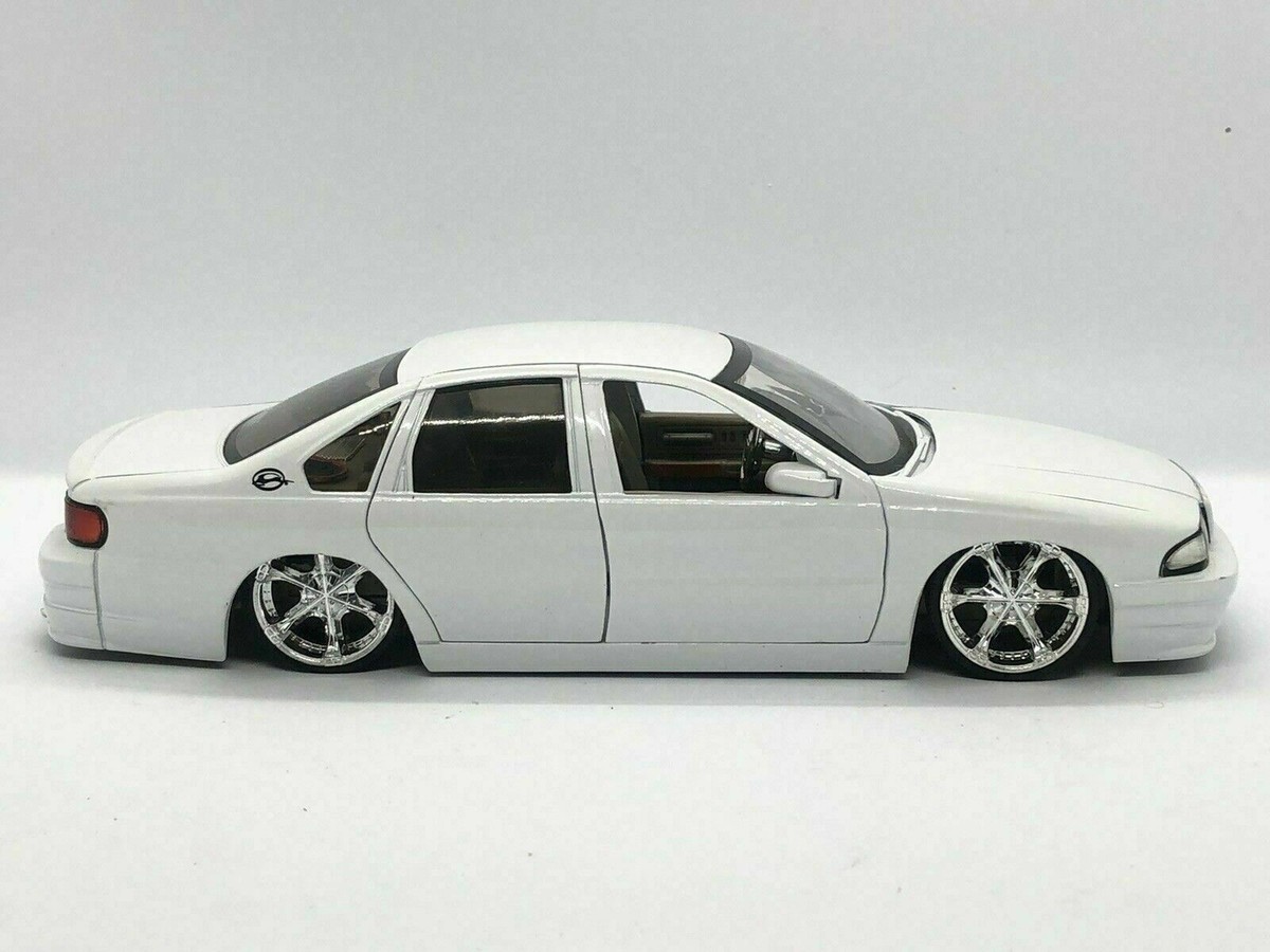 ミニカー DUB CITY 1987 CHEVY IMPALA SS 1/24 Jada Toy Dub City 1:24 Scale 1996 Chevy Impala SS Model Red