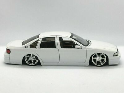 Jada Dub City 1996 Chevrolet Impala SS Vintage 1:24 White