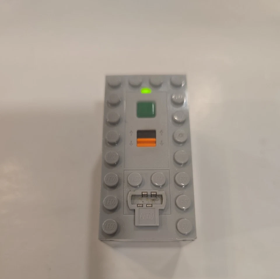 LEGO 9V Power Functions Battery Box (87513c01), Tested - Image 2 of 3