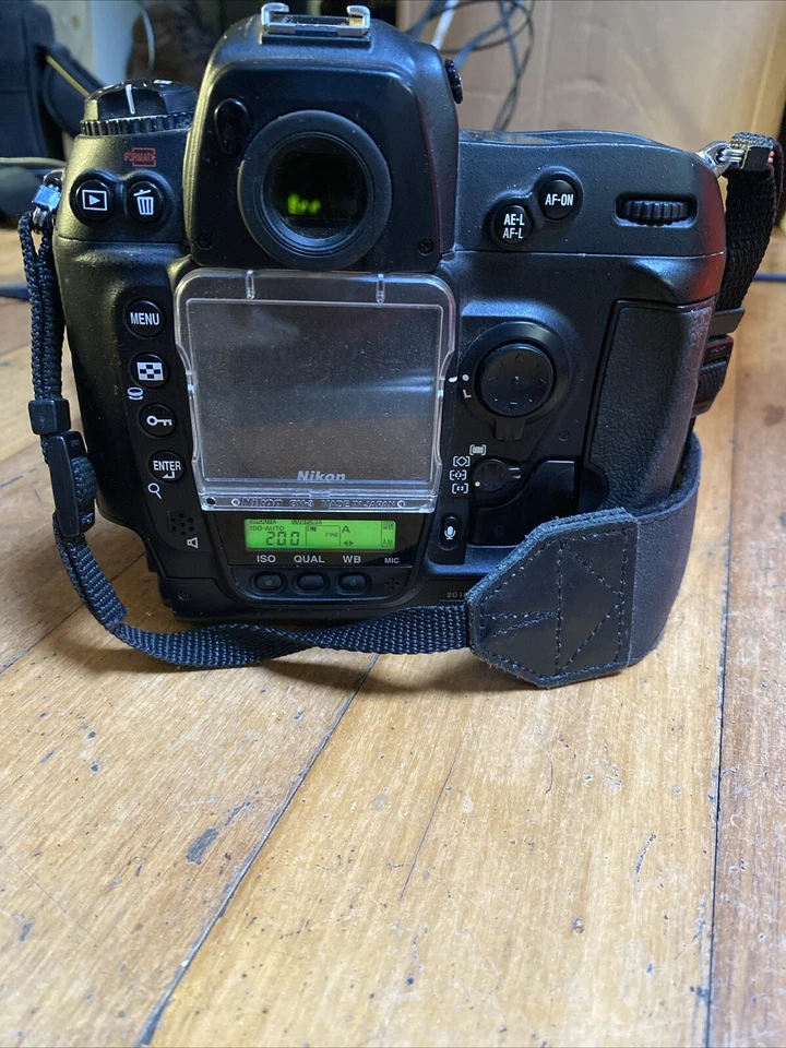 Nikon D2H 4.1MP Digital SLR Camera Body w/ battery Charger From Japan - Image 3 of 3