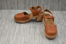 closed toe wooden clogs