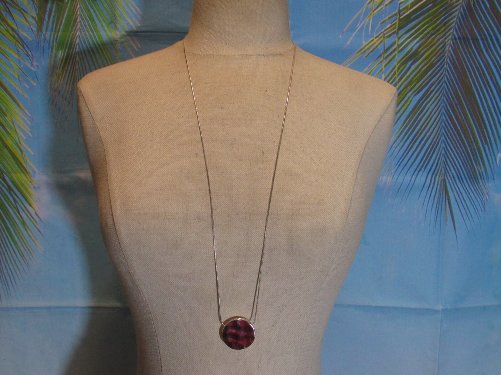 Silver Tone Round Chain Necklace with a Round Silver Pendant 32