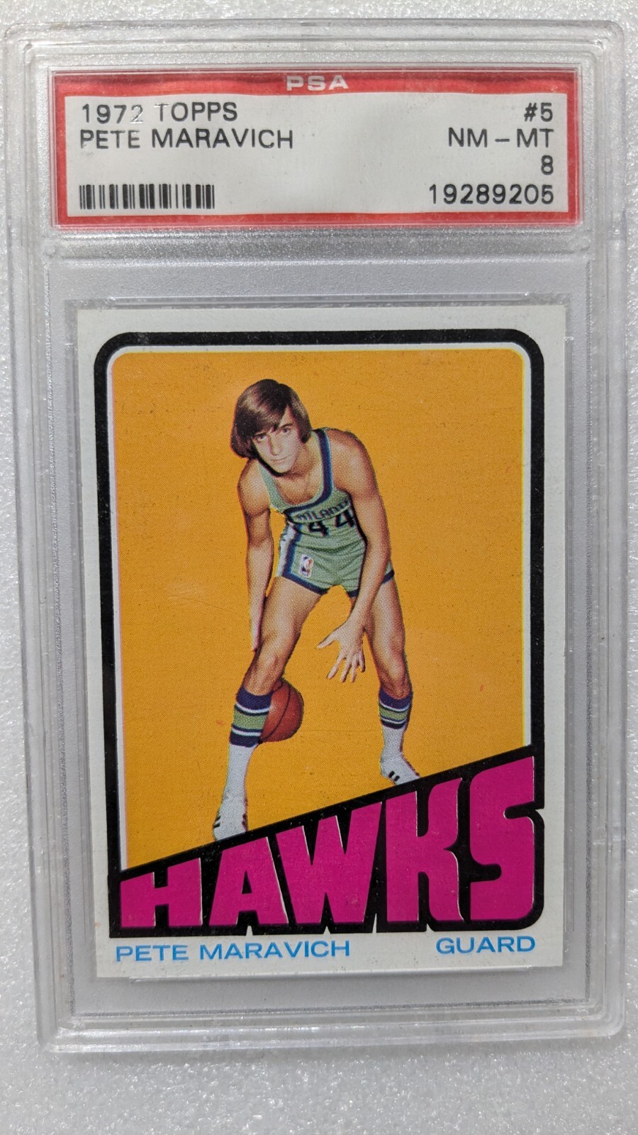TOPPS NBA 1972 PETE MARAVICH #5 PSA 8