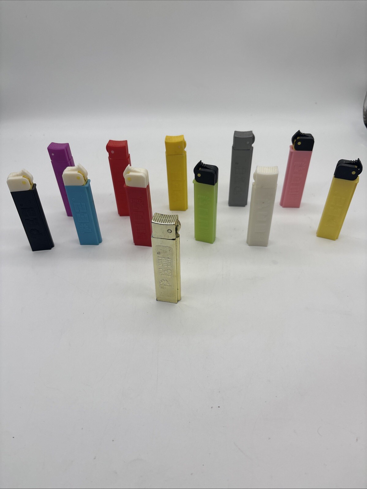 Dispensers 12 Piece Lot No Feet Hungary
