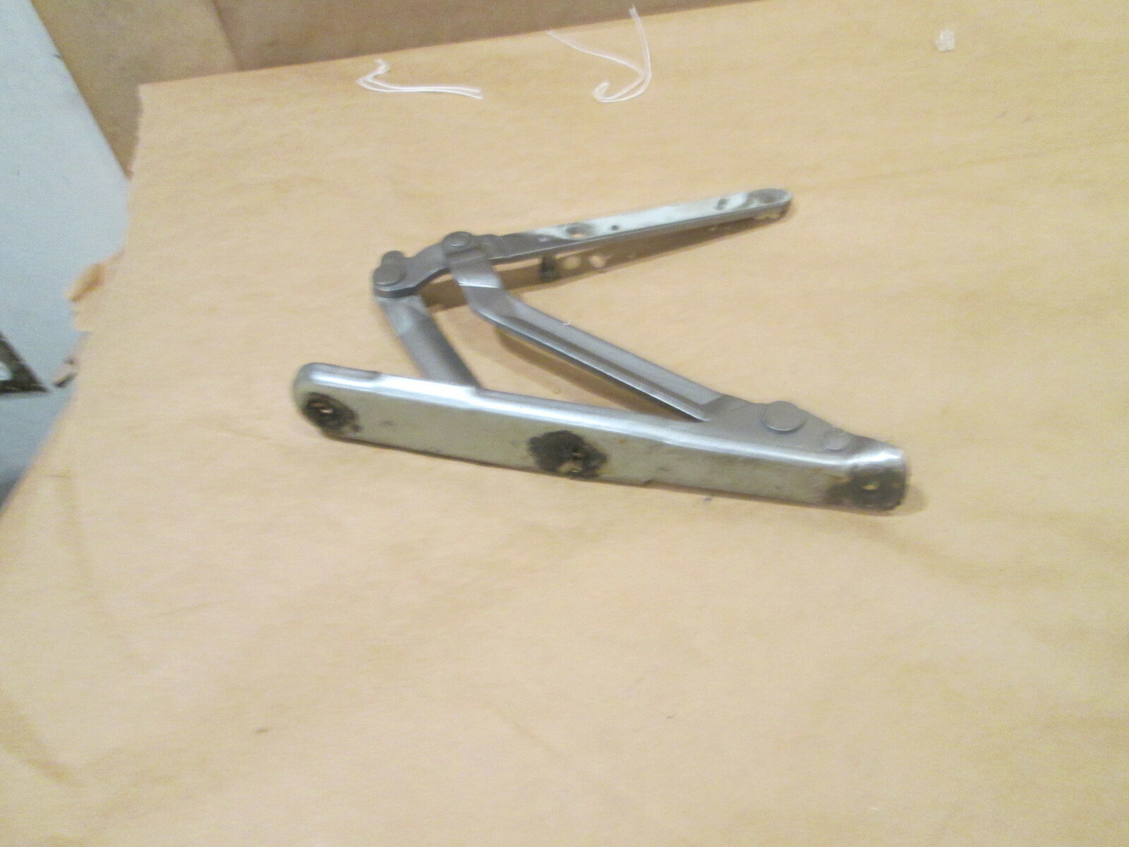 Maserati 4200,GranTurismo - RH Rear Trunk Lid/ Bonnet Hinge - P/N 384700106