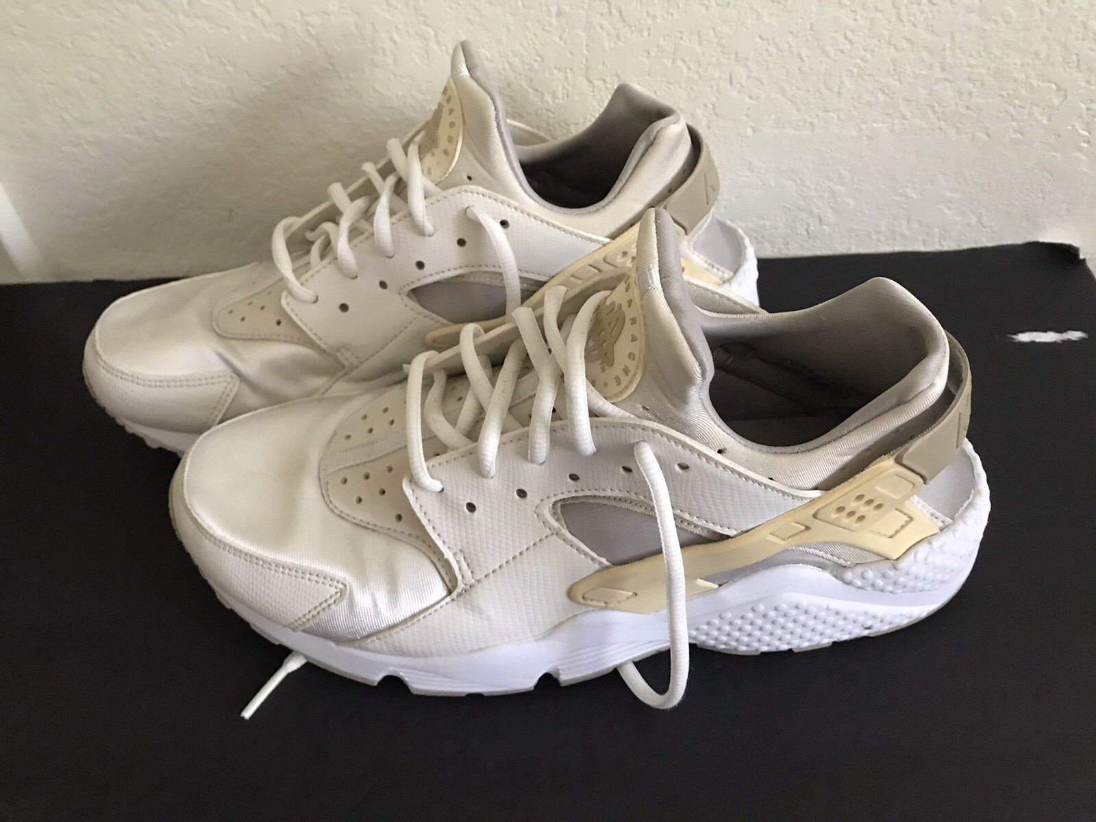 white huaraches size 6