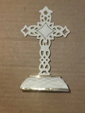 LENOX White Pierced Cross Gold Trim (st)