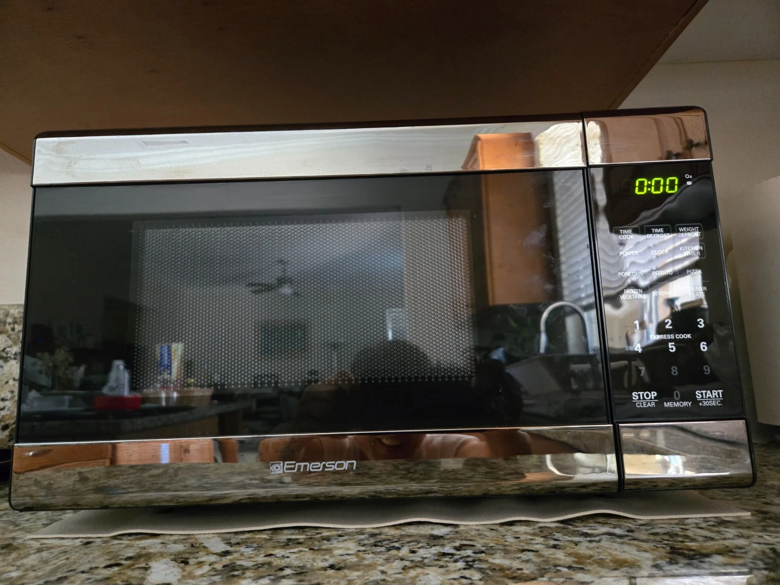 Emerson MW7305BC Compact Countertop Microwave Oven Touch Control, LED Display
