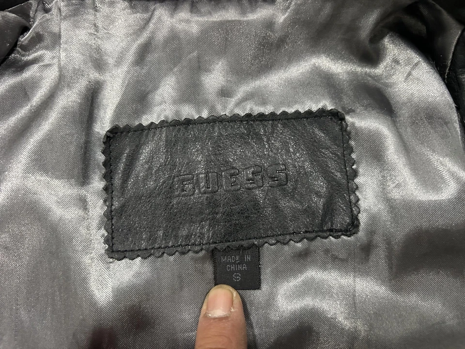 Chaqueta de cuero Guess para mujer pequeña negra motociclista cremallera bolsillos abrigo forrado Foto 4 de 4