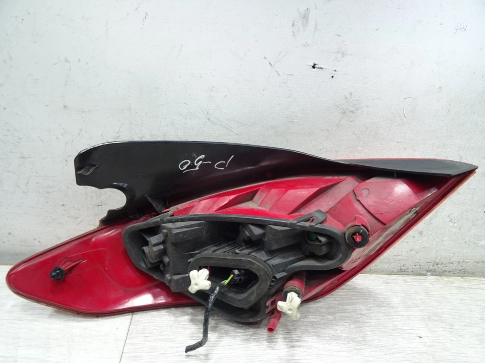 Piloto trasero derecho peugeot lado derecho para 308 access e206081. 2011 Foto 2 de 4