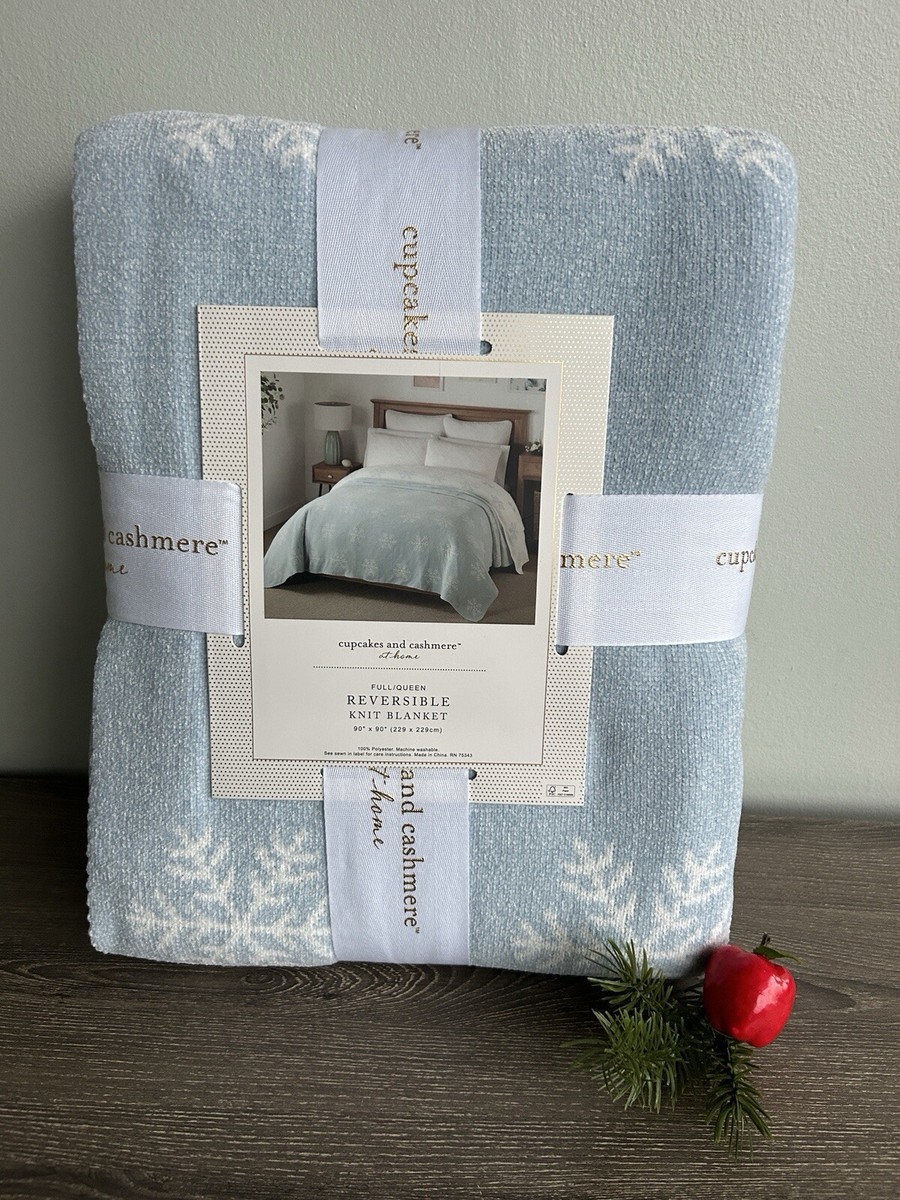 Cupcakes and Cashmere Snowflake Blue and White Knit Reversible F/Q Blanket  NEW!