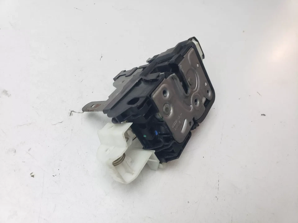 VOLVO V40 DOOR LOCK MECHANISM FRONT RIGHT DRIVER SIDE 2013 31391825 - Image 4 of 4