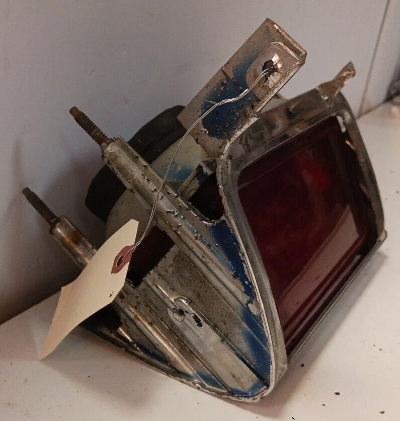 Luz trasera derecha y bisel Lincoln Continental Town Car 1975-1979 usado OEM (SVM 151) Foto 3 de 4