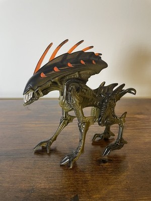 Aliens 1992 Kenner Wild Boar 5'' with Hidden Power Attack Spikes Vintage 90s