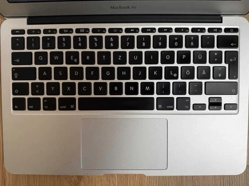 Apple MacBook Air A1465 29,5 cm (11,6 Zoll) - 120GB SSD  Notebook - (Juni, 2012) - Bild 3 von 4