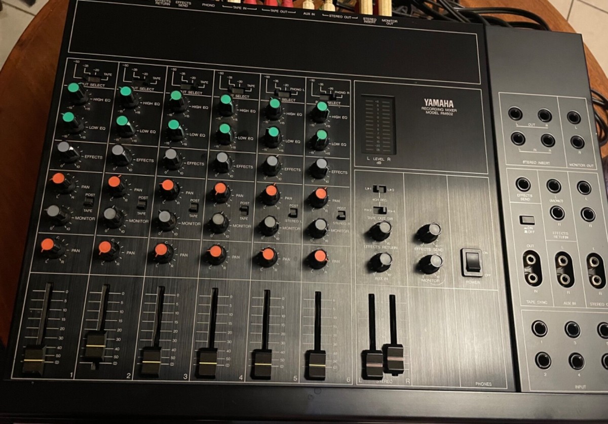 4 track tape recorder Yamaha MT44d & Mixer working multitrack