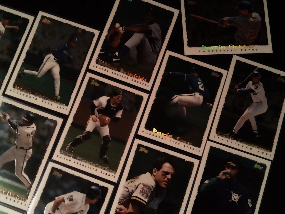MLB TOPPS 32 Card Lot 1995 TOPPS CYBER STATS Hologram 32 Card BASEBALL CARD LOT - Image 4 of 4