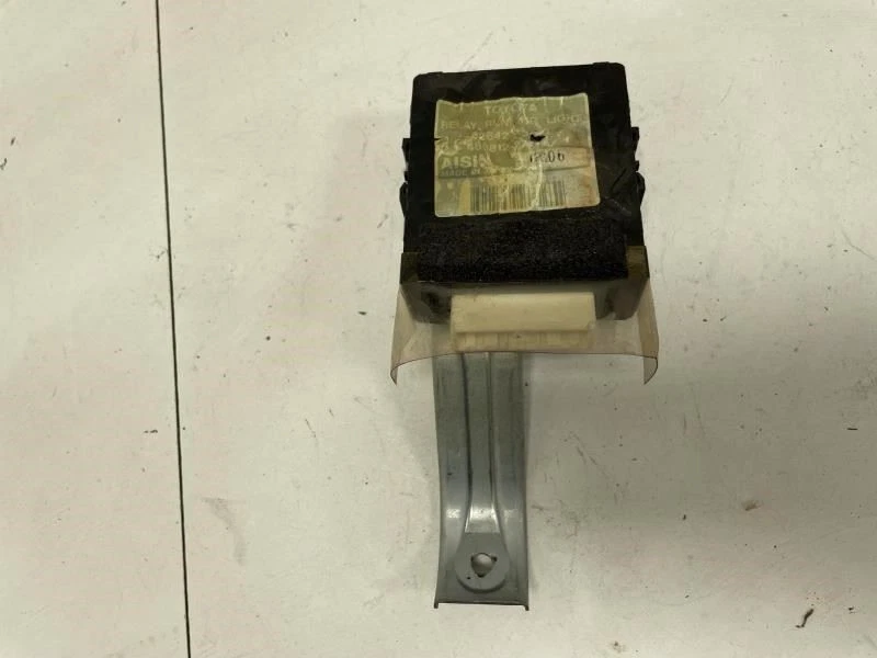 2001 丰田 MR2 SPYDER 跑步灯继电器 原始设备制造商 — 第 2/4 张图片